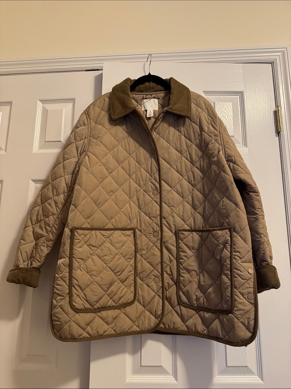 H&M Quilted Tan Women’s Jacket with Corduroy Collar and Sleeve Cuffs - Size L